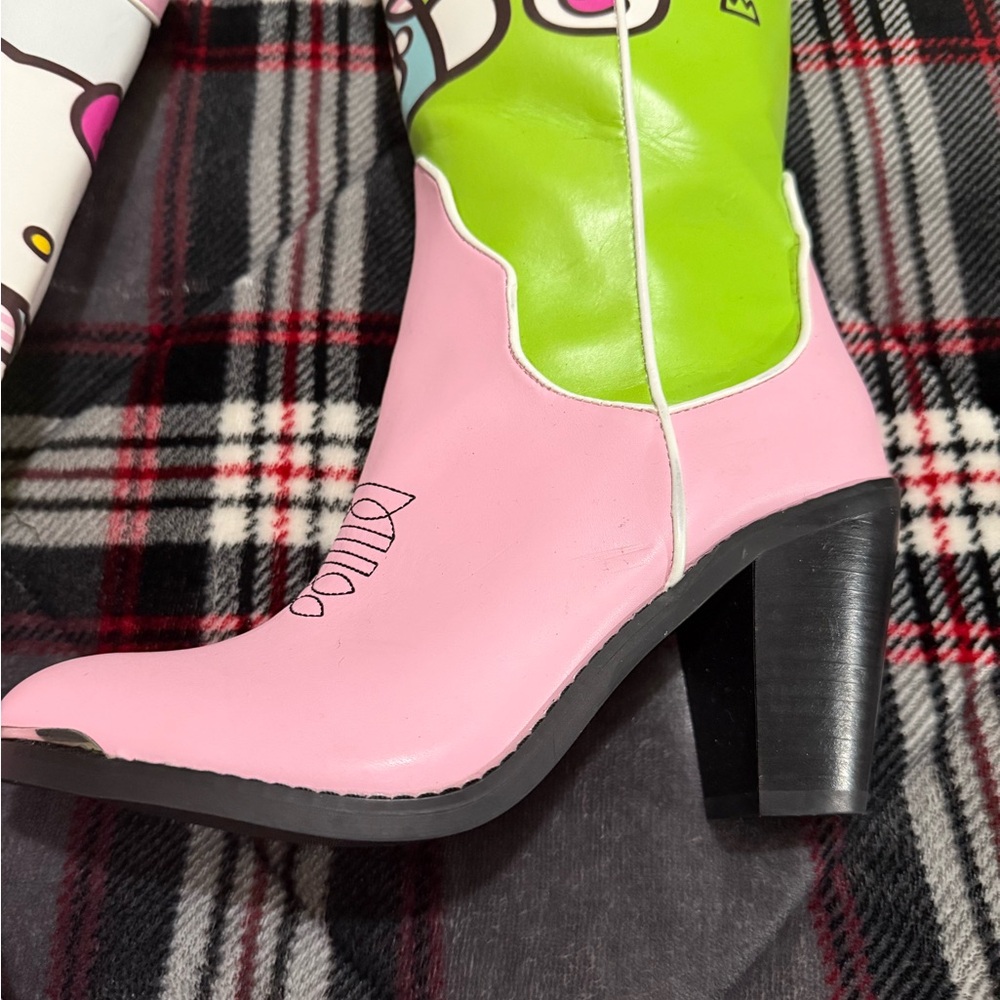 New without tags Hello Kitty women’s boots size 8 - Picture 8 of 9